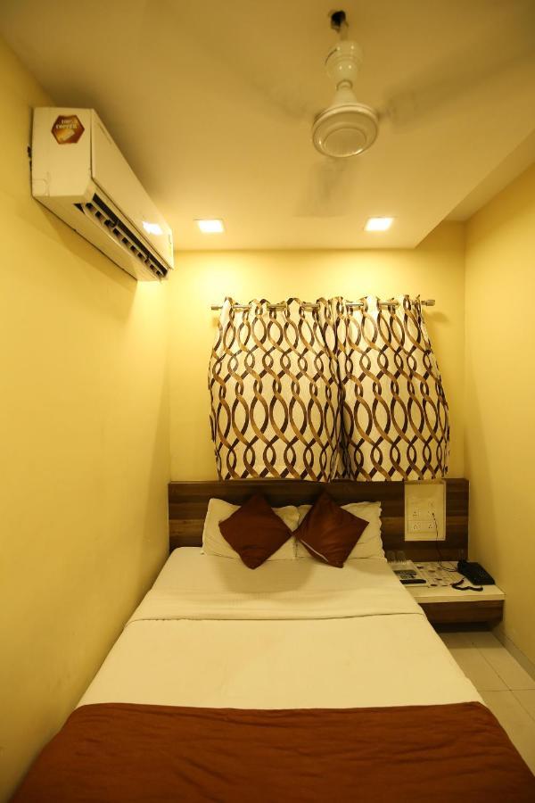 Airport Metro Hotel Bombay Esterno foto