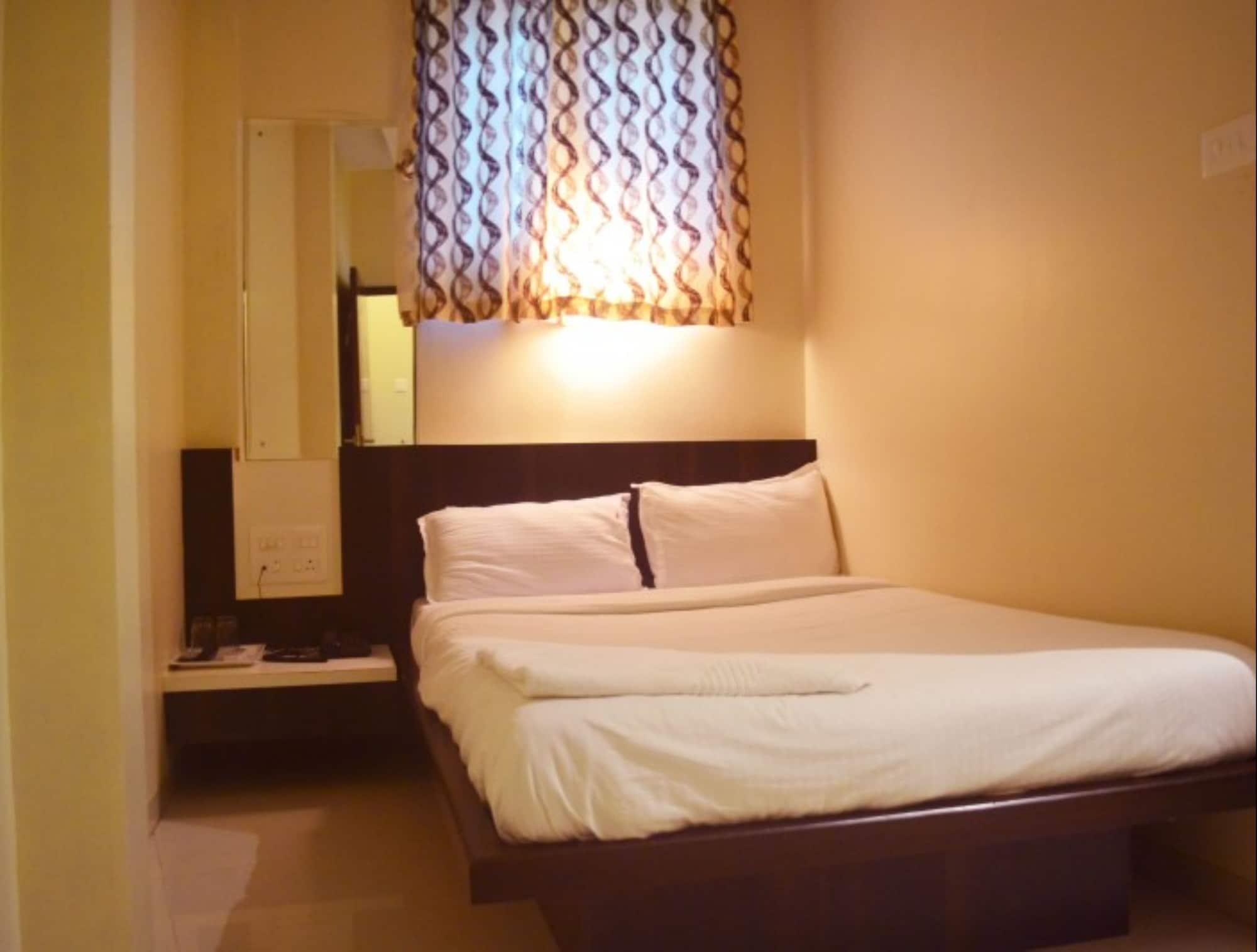 Airport Metro Hotel Bombay Esterno foto