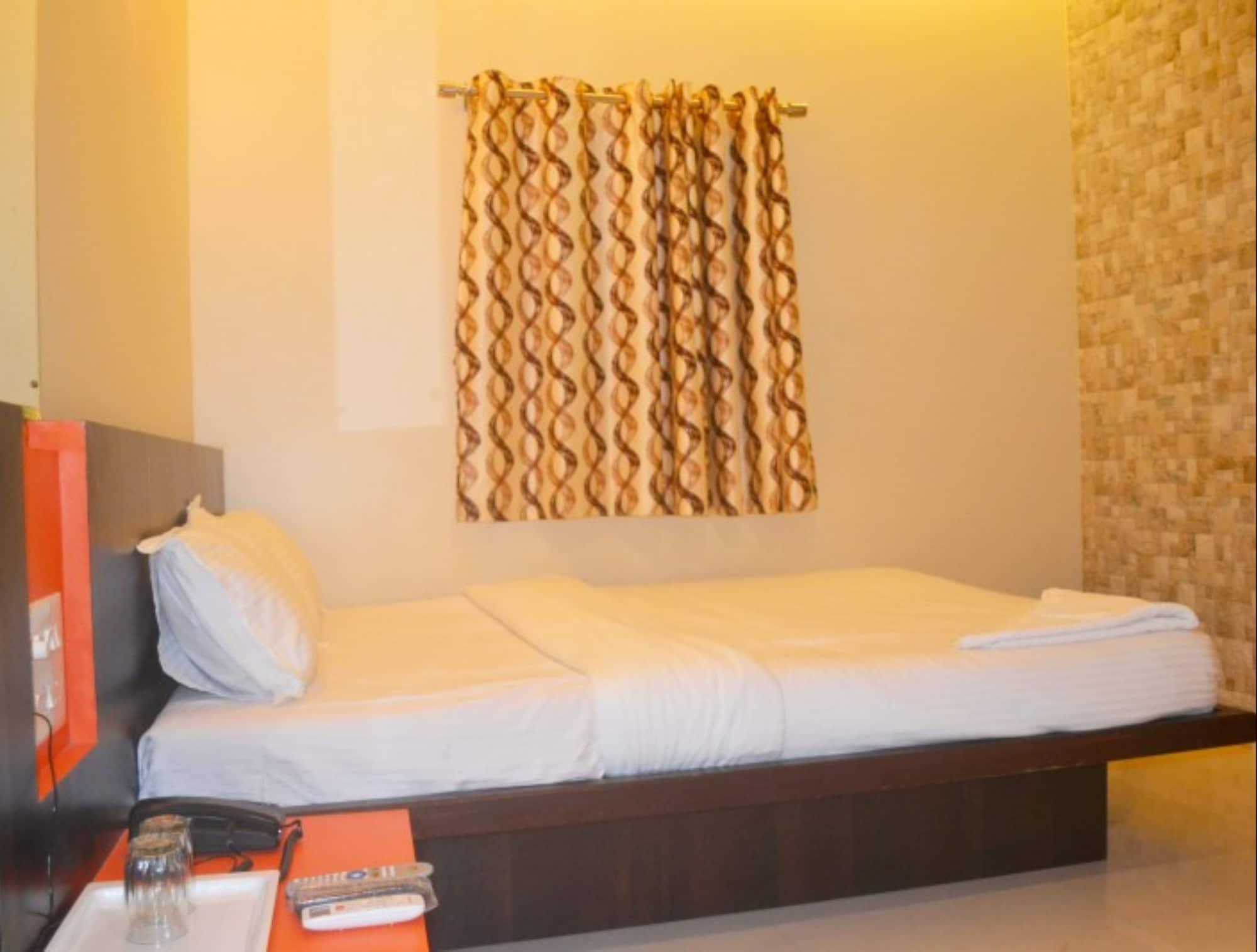 Airport Metro Hotel Bombay Esterno foto
