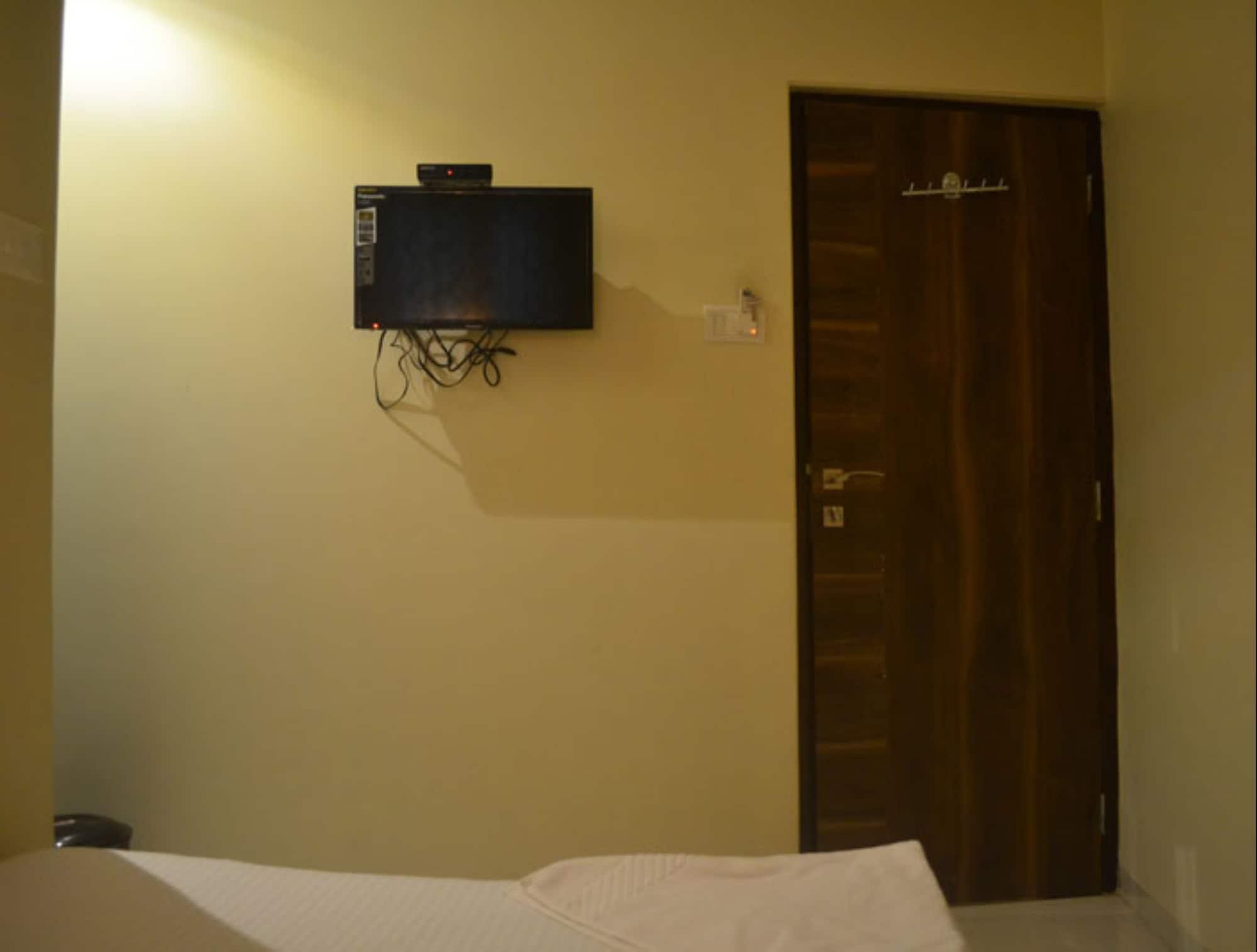 Airport Metro Hotel Bombay Esterno foto