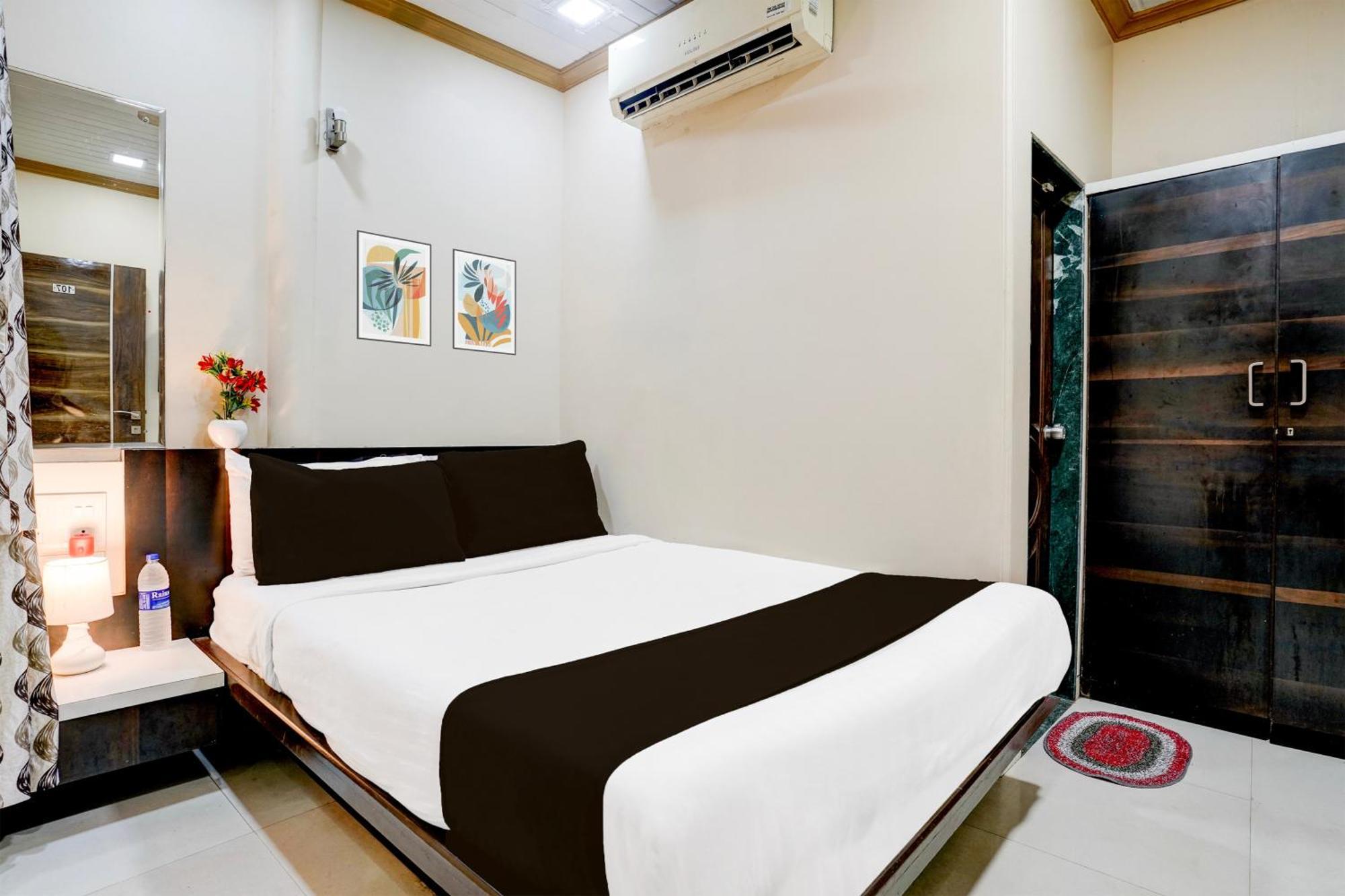 Airport Metro Hotel Bombay Esterno foto