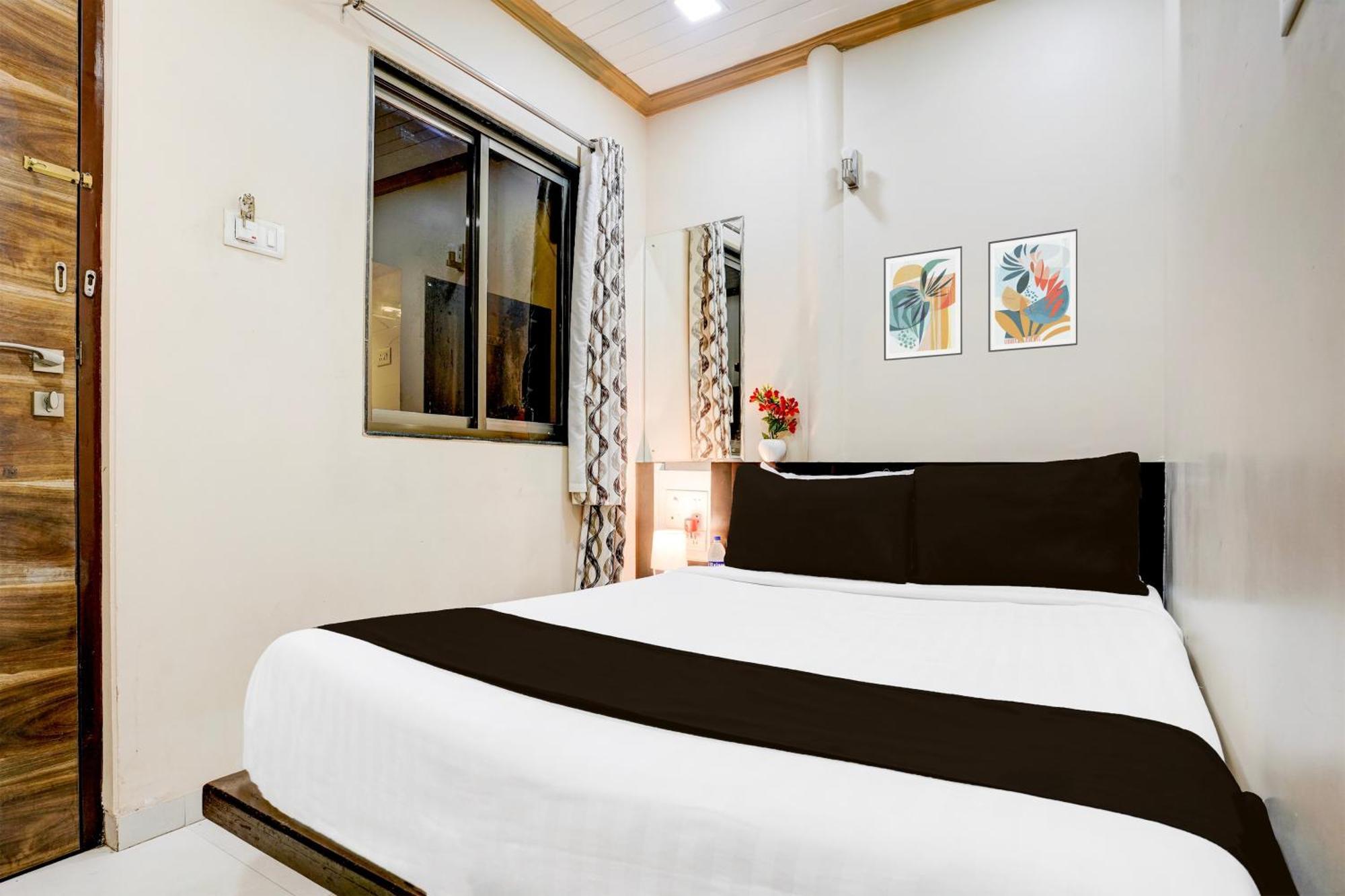 Airport Metro Hotel Bombay Esterno foto