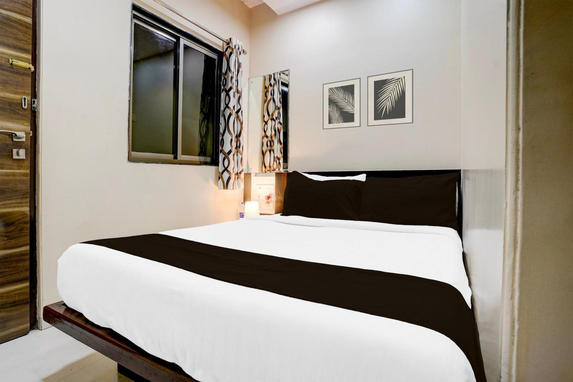 Airport Metro Hotel Bombay Esterno foto