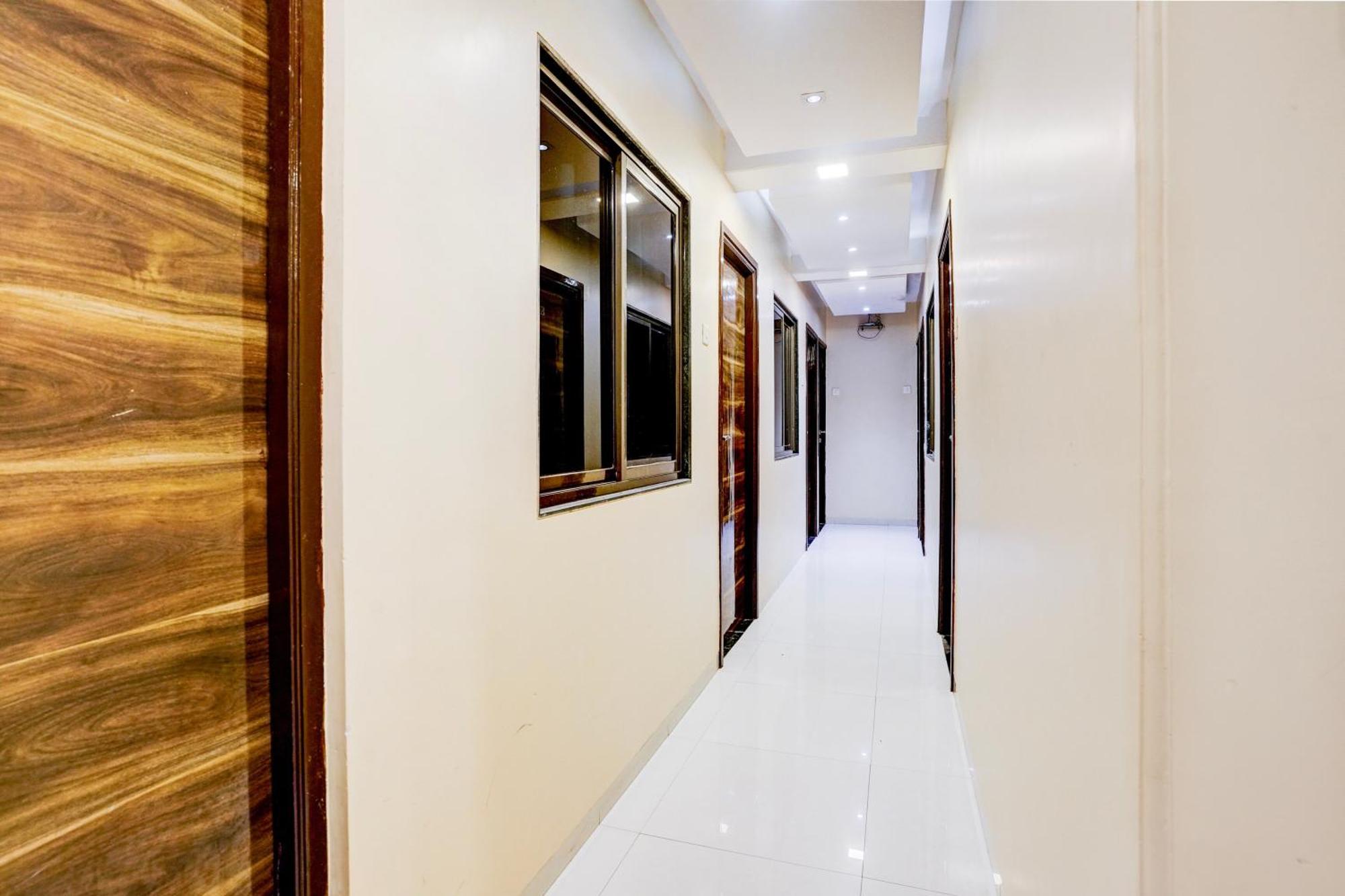 Airport Metro Hotel Bombay Esterno foto