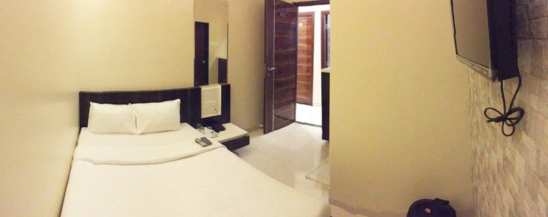 Airport Metro Hotel Bombay Esterno foto
