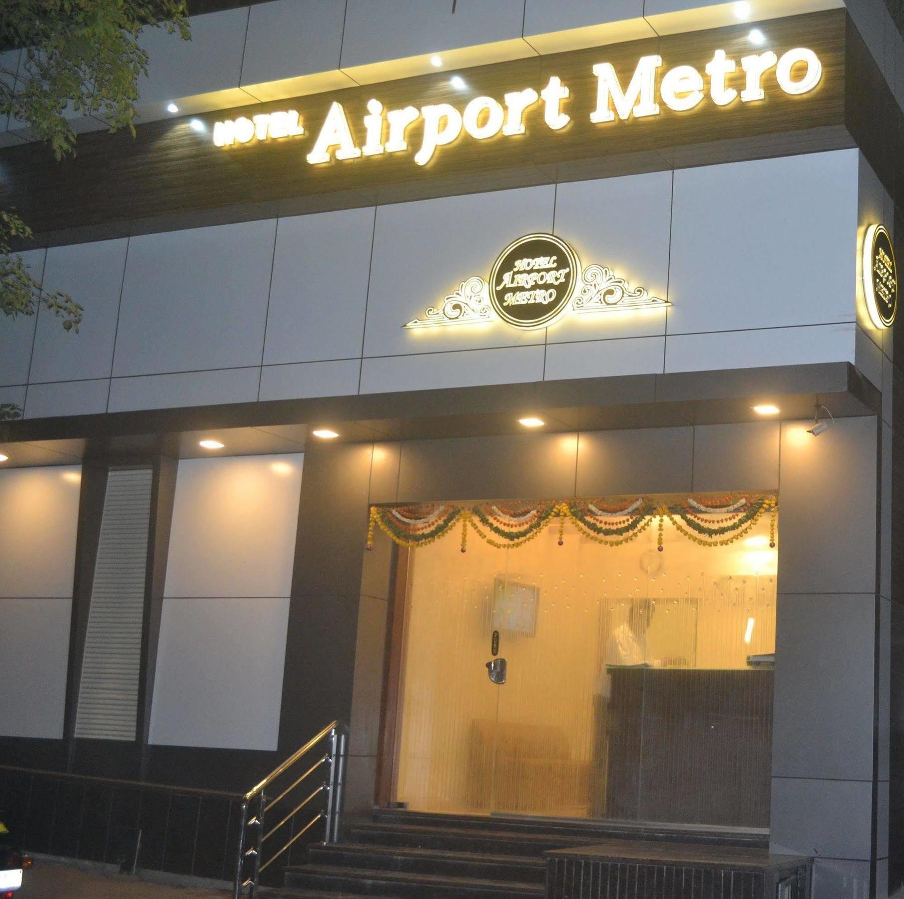 Airport Metro Hotel Bombay Esterno foto