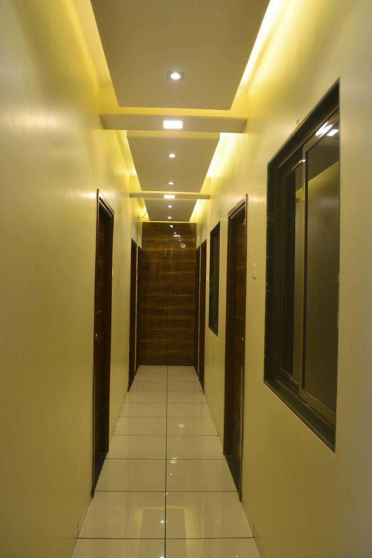 Airport Metro Hotel Bombay Esterno foto